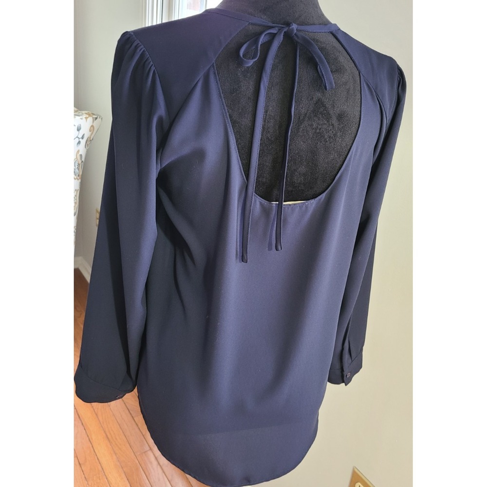 Elegant Eclair Blouse Sz S Minimalist Sophisticated Lt weight Navy Tie Sexy Back